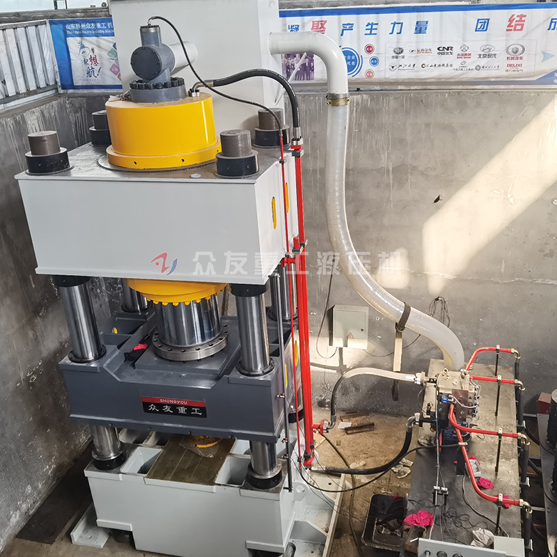 牛羊舔砖液压机在工作前有哪些准备工作？