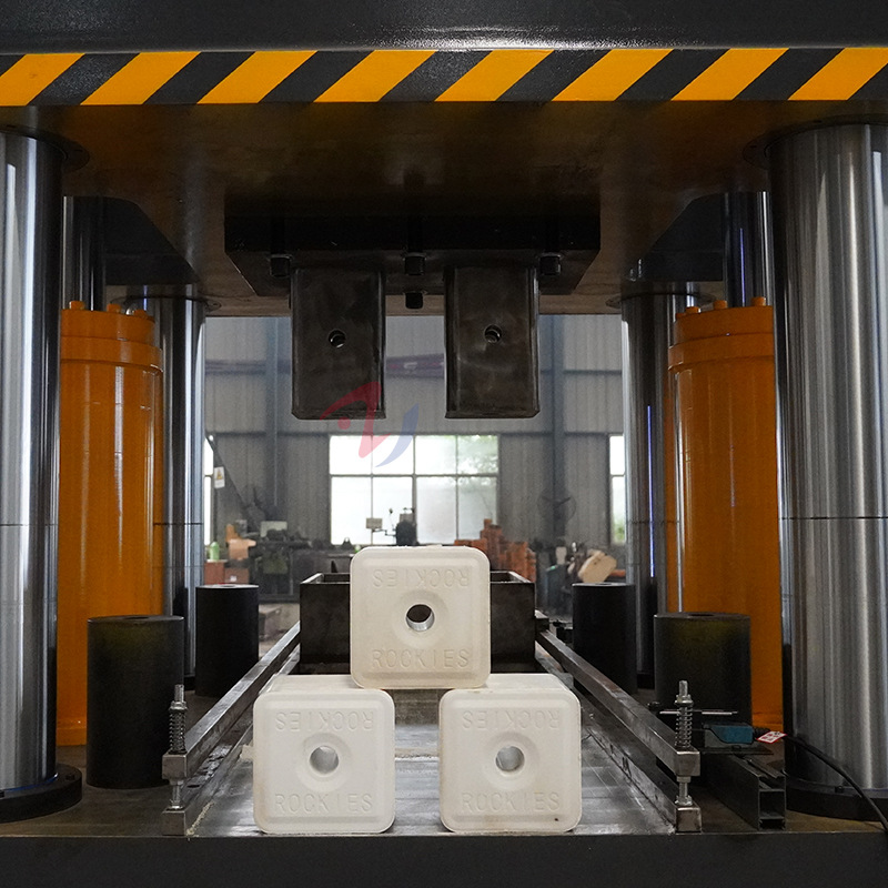 630吨盐砖机生产线 一出二舔砖机 5公斤牛羊舔砖液压机