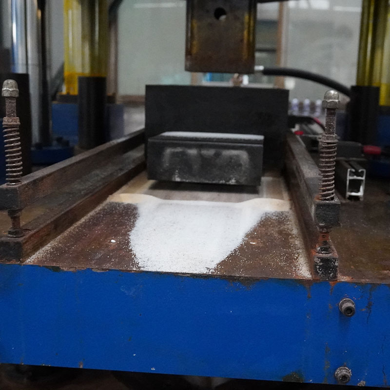 牛羊舔砖机  315吨盐砖机