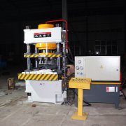 500吨三梁四柱液压机油缸的安装要求