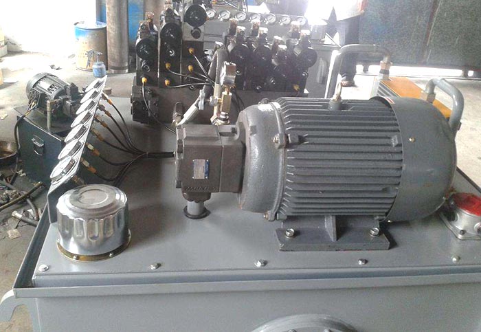 四柱油压机的液压缸为什么会膨胀？