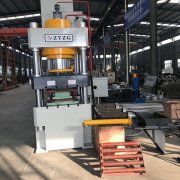 在使用800吨四柱液压机的时候需要注意的事情