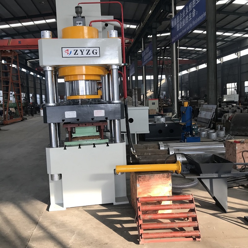 在使用800吨四柱液压机的时候需要注意的事情