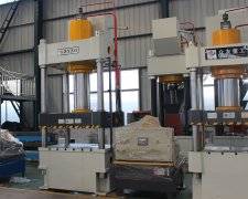 四柱液压机插装阀不保压是为什么呢？