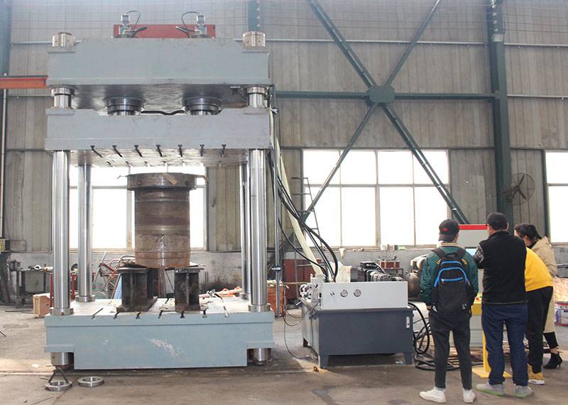 400吨双缸四柱液压机伺服系统