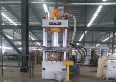 200吨三梁四柱液压机带快速缸调试完成