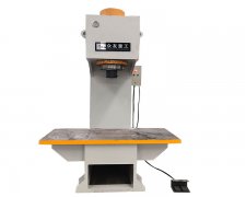 怎么计算单臂液压机校正的吨位？