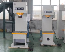 单臂液压机的使用方法?