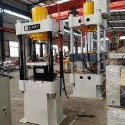 如何用对换诊断方法排除液压机故障?