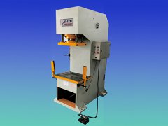 关于单臂液压机机身的设计