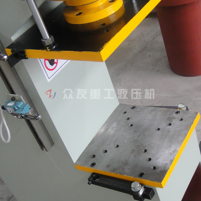 10吨单柱冲孔液压机 10T冲孔单臂油压机