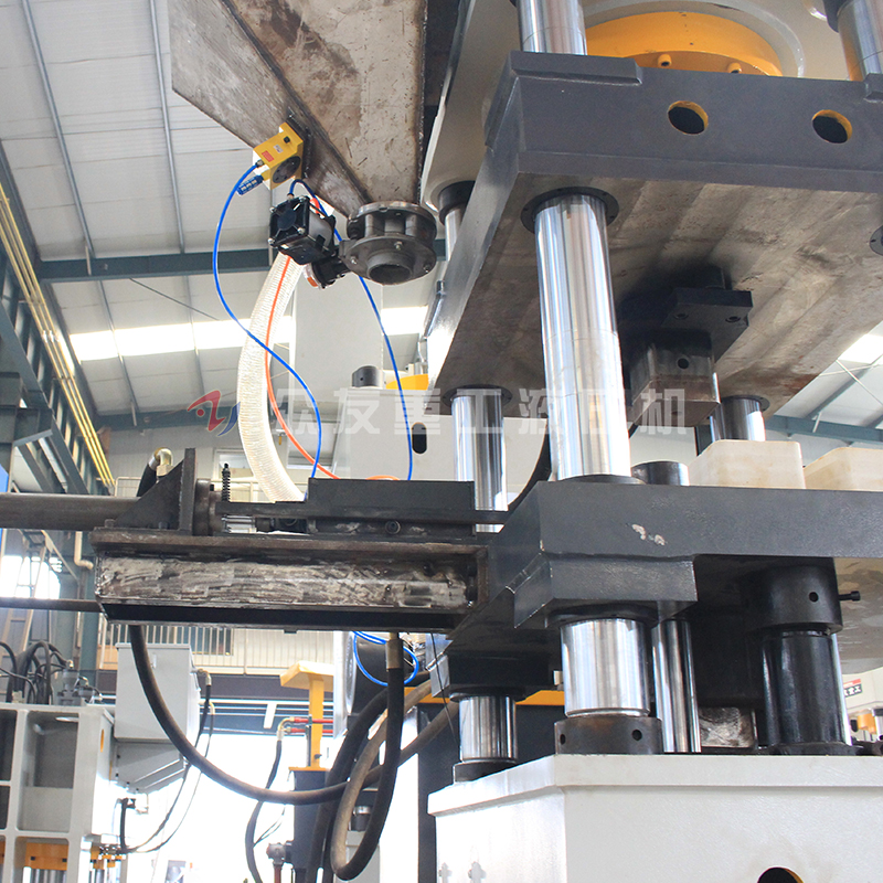 400吨牛羊舔砖液压机 400T盐砖机_粉末成型油压机