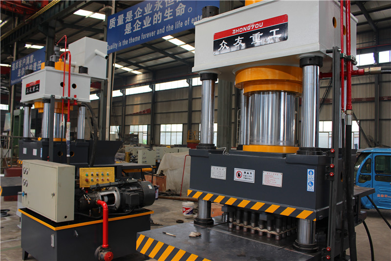 315吨自动进料鱼饵压块液压机 315T粉末成型油压机