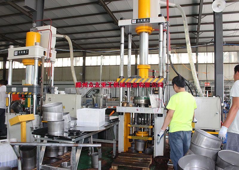 四柱液压机中的调速阀对性能有什么要求？