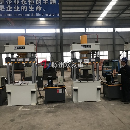 200吨四柱液压机是怎么运用千斤顶的？