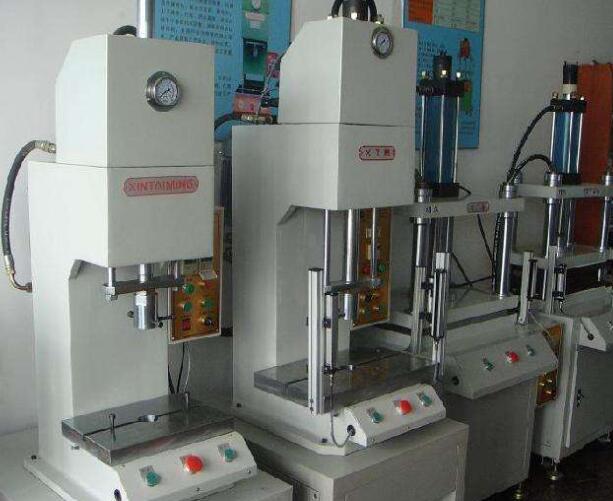 油压机的定期维护哪些项目？