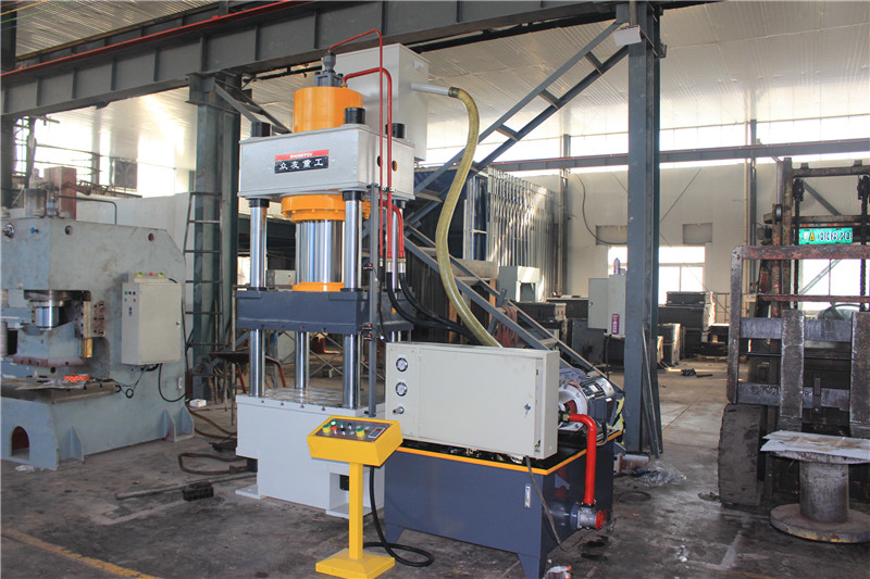 防止液压机工作介质被污染的控制方法