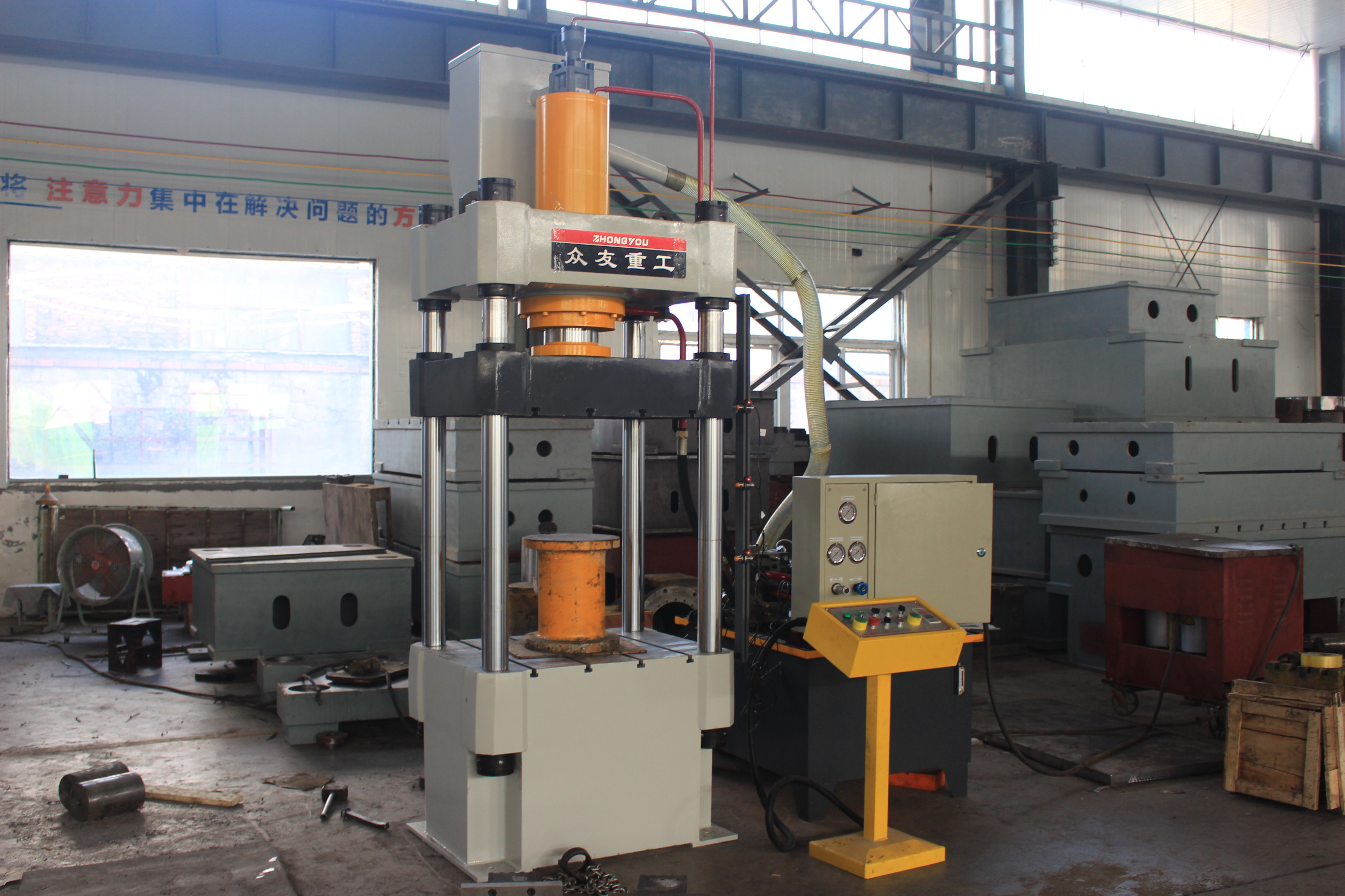 液压机知识：四柱液压机压力阀失效的原因有哪些？