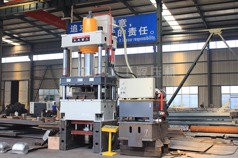 如何维护400吨四柱液压机的液压泵？