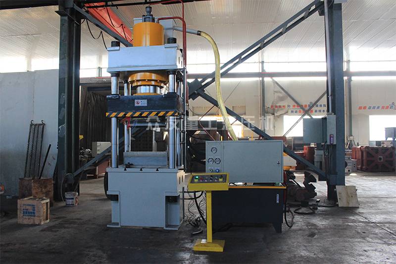 影响200t四柱液压机压制精度的因素有哪些？液压机厂家整理解答