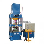 成套的四柱液压设备，其是否包含了四柱液压机