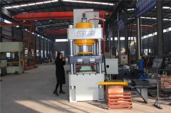 四柱液压机油箱内有气泡怎么办