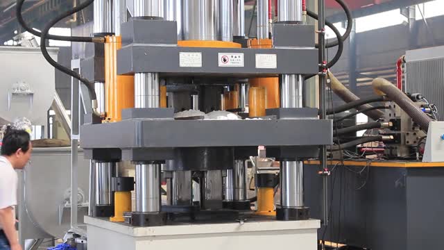 800T一出二自动上料盐砖机液压视频