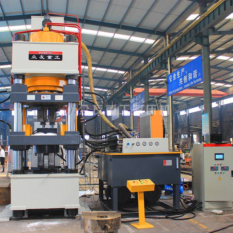 牛羊舔砖压块机设备多少钱一台？